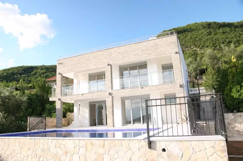 Villa 267m² in Montenegro, Kumbor. Priced at 750000€ rent photo-5