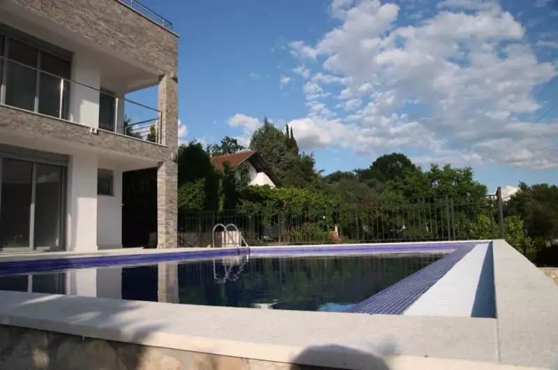 Villa 267m² in Montenegro, Kumbor. Priced at 750000€ rent photo-8