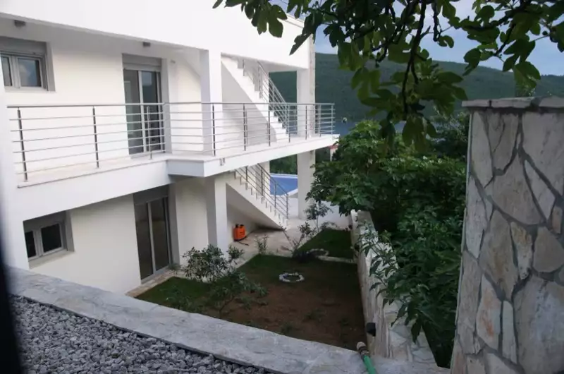 Villa 267m² in Montenegro, Kumbor. Priced at 750000€ rent photo-10