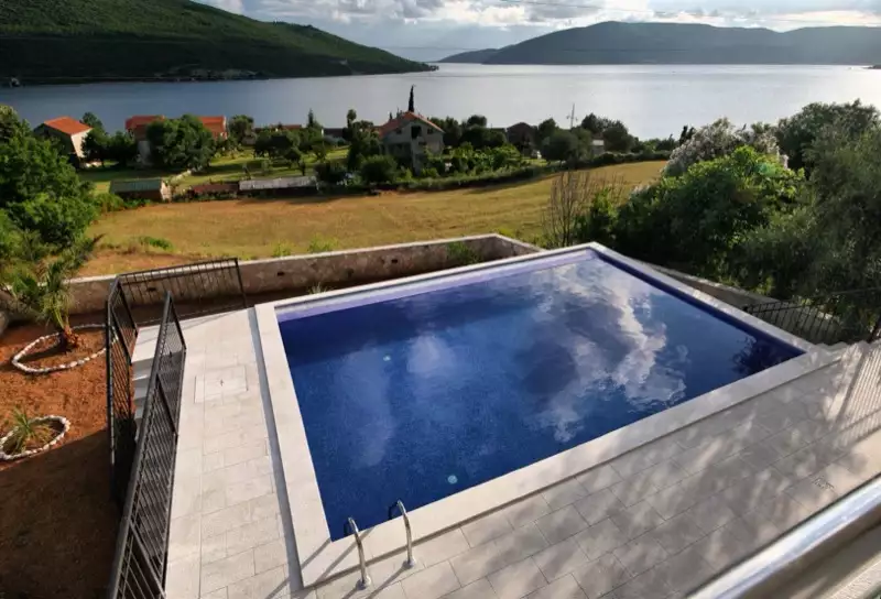 Villa 267m² in Montenegro, Kumbor. Priced at 750000€ rent photo-11