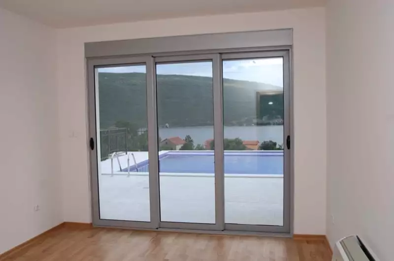 Villa 267m² in Montenegro, Kumbor. Priced at 750000€ rent photo-17