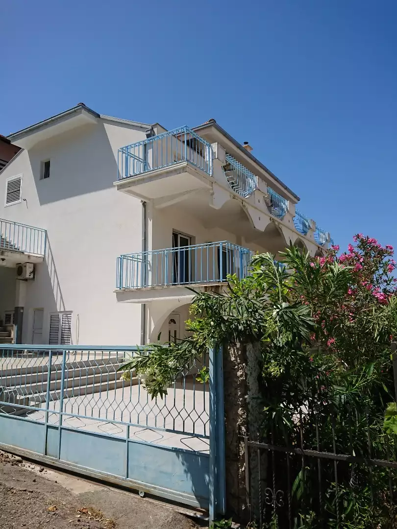 House 388m² in Montenegro, Utjeha. Priced at 295000€ rent photo-8