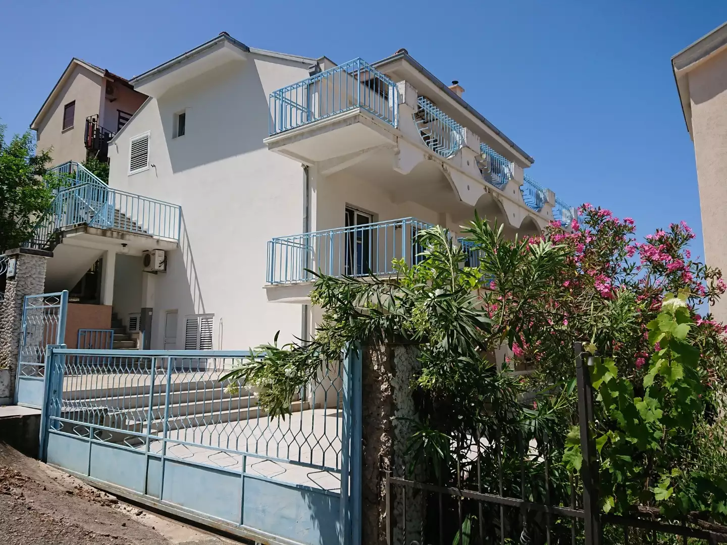House 388m² in Montenegro, Utjeha. Priced at 295000€ rent photo-9