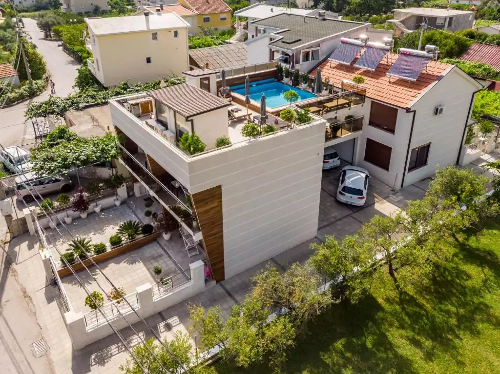 House 200m² in Montenegro, Bar. Priced at 850000€ rent photo-3