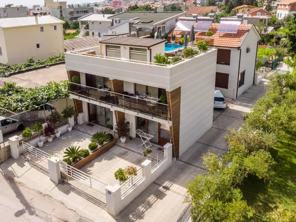 House 200m² in Montenegro, Bar. Priced at 850000€ rent photo-11