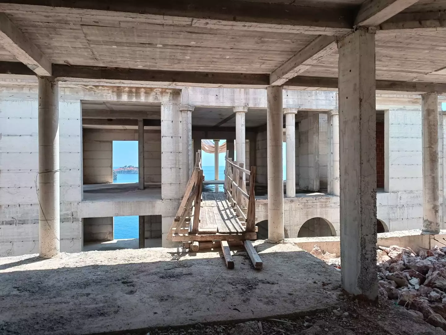 Villa 1000m² in Montenegro, Przno. Priced at 4200000€ rent photo-8