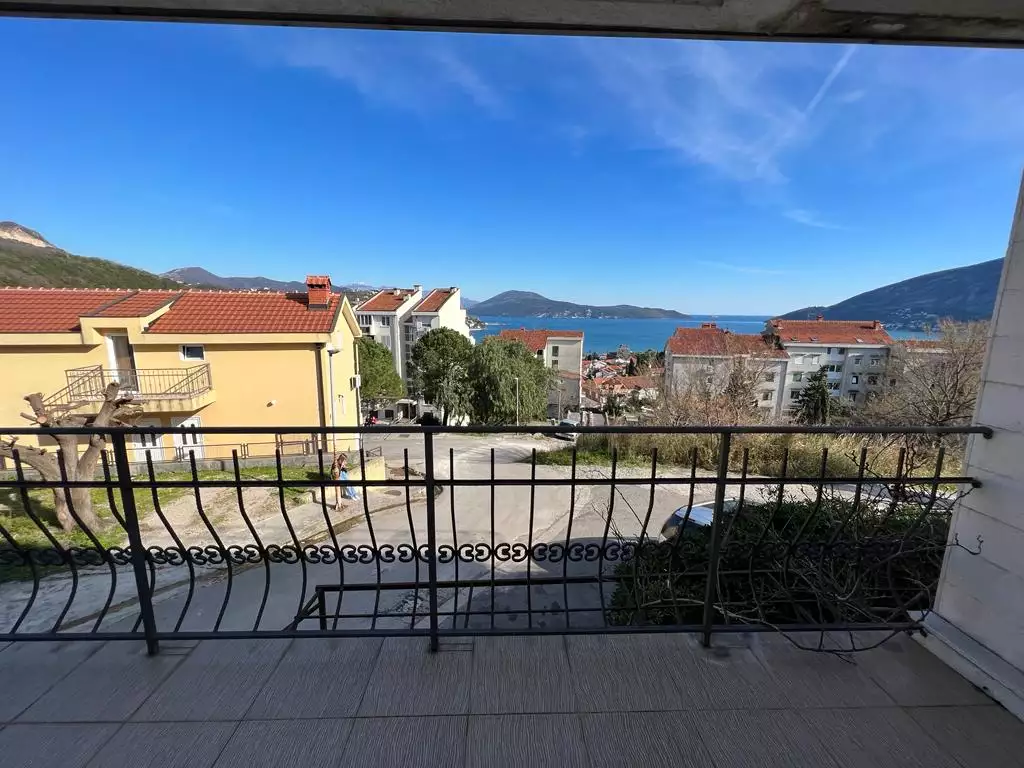 Flat 49m² in Montenegro, Igalo. Priced at 77500€ rent photo-9