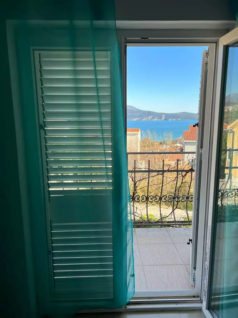 Flat 49m² in Montenegro, Igalo. Priced at 77500€ rent photo-12