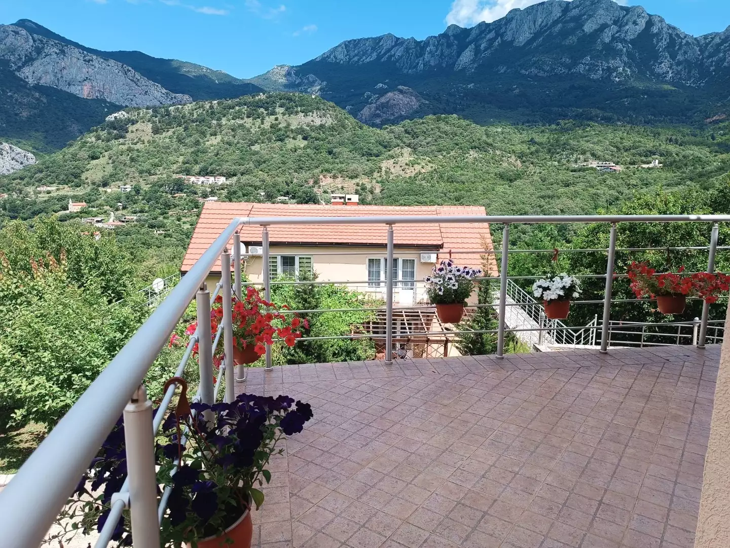 Townhouse 102m² in Montenegro, Bar. Priced at 170000€ rent photo-24