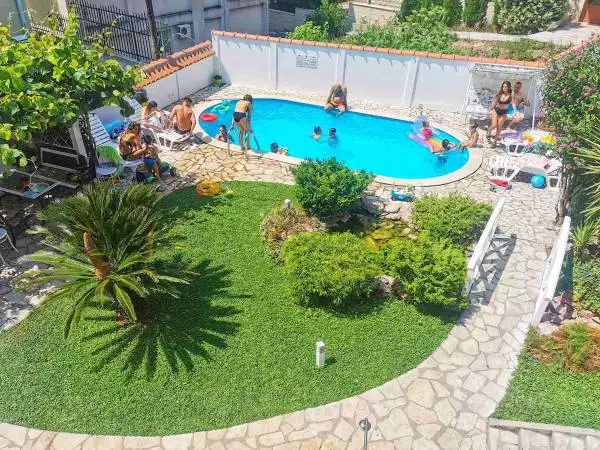 Hotels 600m² in Montenegro, Petrovac. Priced at 1650000€ rent photo-12