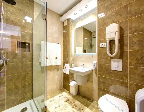 Hotels 600m² in Montenegro, Petrovac. Priced at 1650000€ rent photo-14