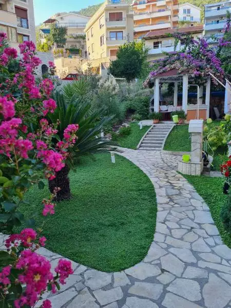 Hotels 600m² in Montenegro, Petrovac. Priced at 1650000€ rent photo-18