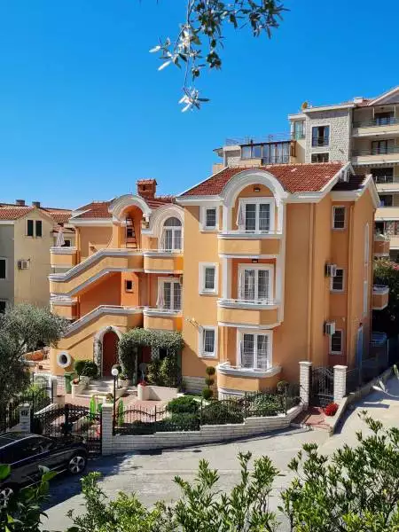 Hotels 600m² in Montenegro, Petrovac. Priced at 1650000€ rent photo-19