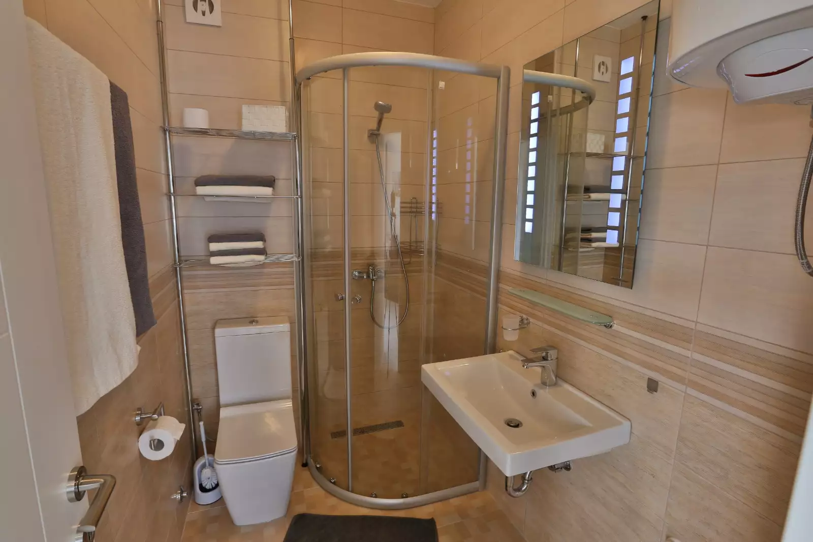 Hotels 350m² in Montenegro, Tivat. Priced at 1200000€ rent photo-32