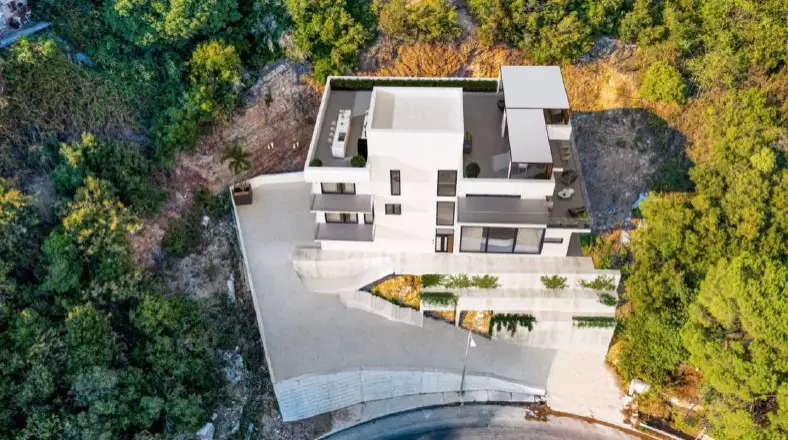 Villa 600m² in Montenegro, Herceg Novi. Priced at 630000€ rent photo-2