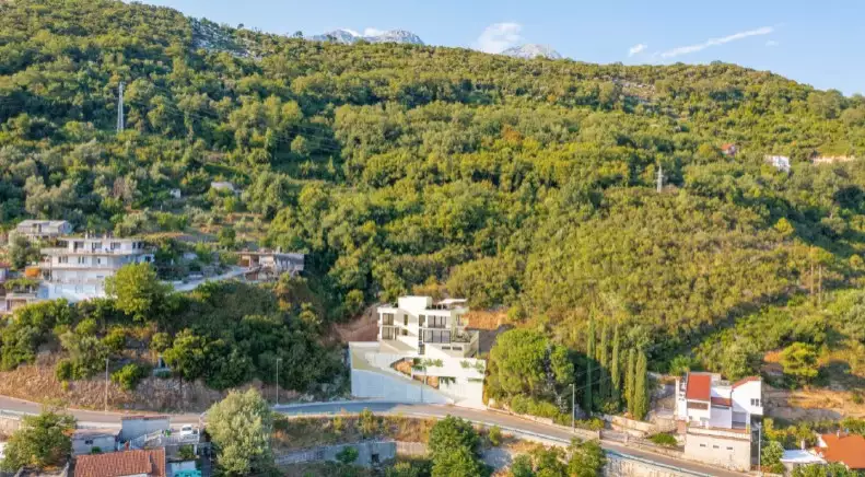 Villa 600m² in Montenegro, Herceg Novi. Priced at 630000€ rent photo-3
