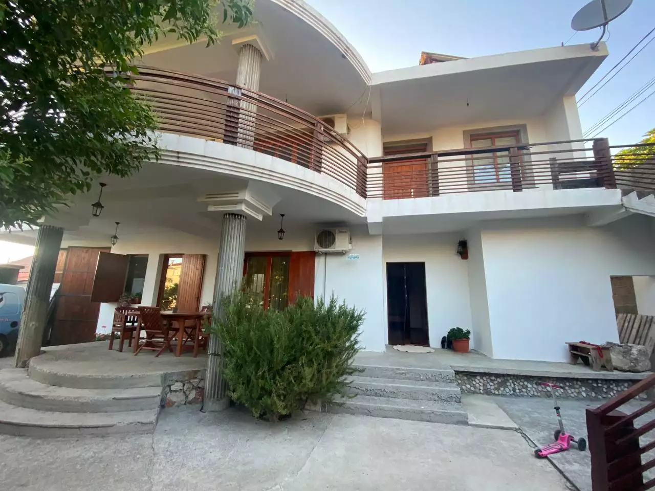 House 304m² in Montenegro, Bar. Priced at 450000€ rent photo-1