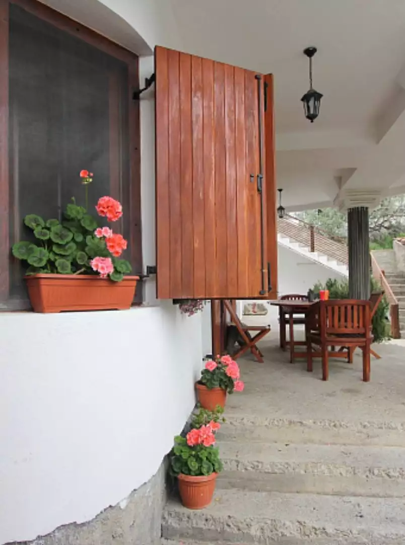 House 304m² in Montenegro, Bar. Priced at 450000€ rent photo-3