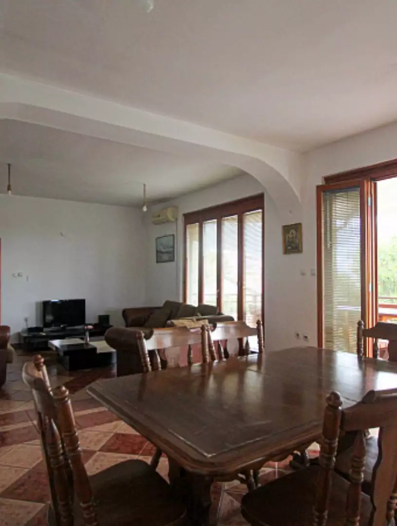 House 304m² in Montenegro, Bar. Priced at 450000€ rent photo-11