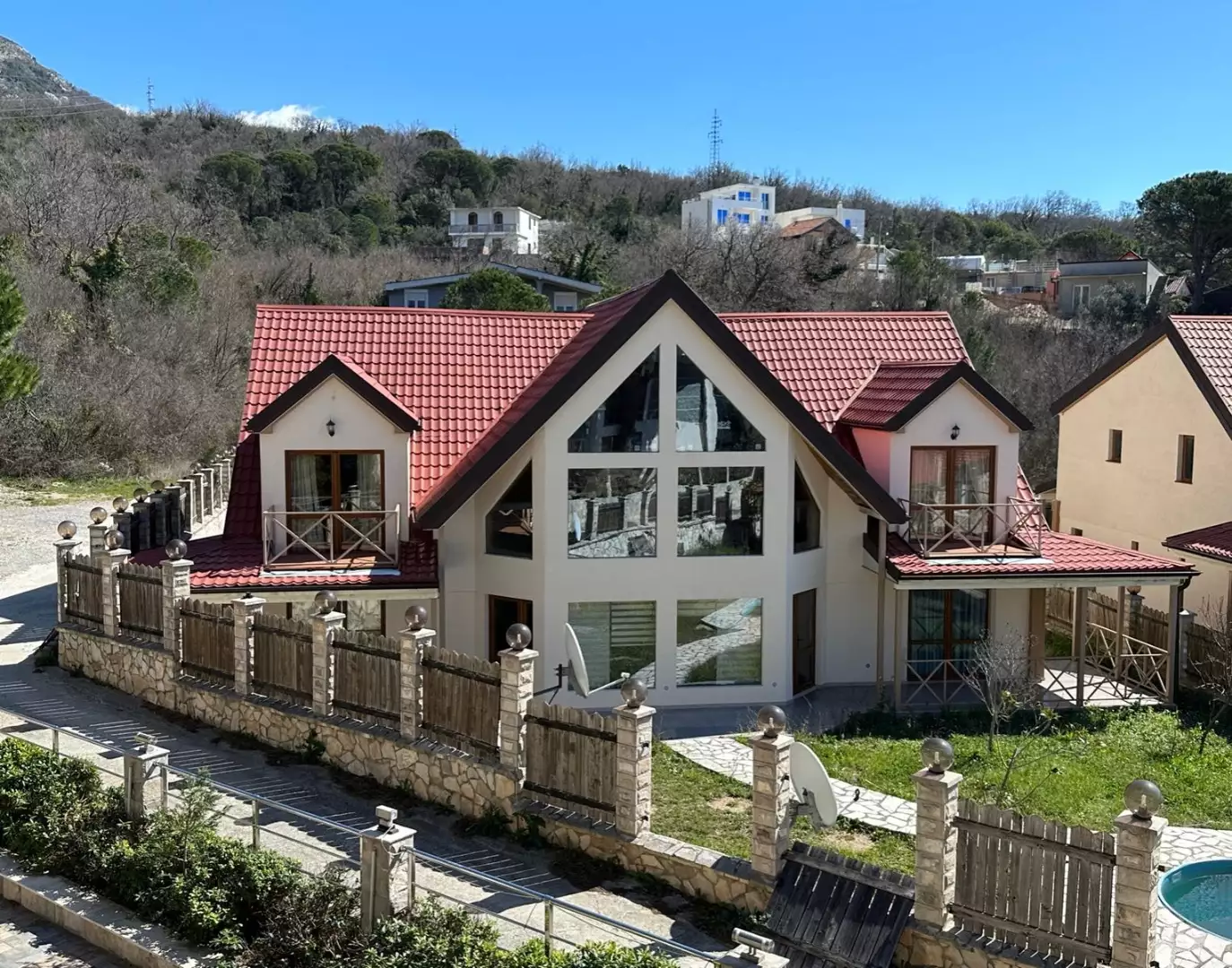 Villa 260m² in Montenegro, Bar. Priced at 350000€ rent photo-1