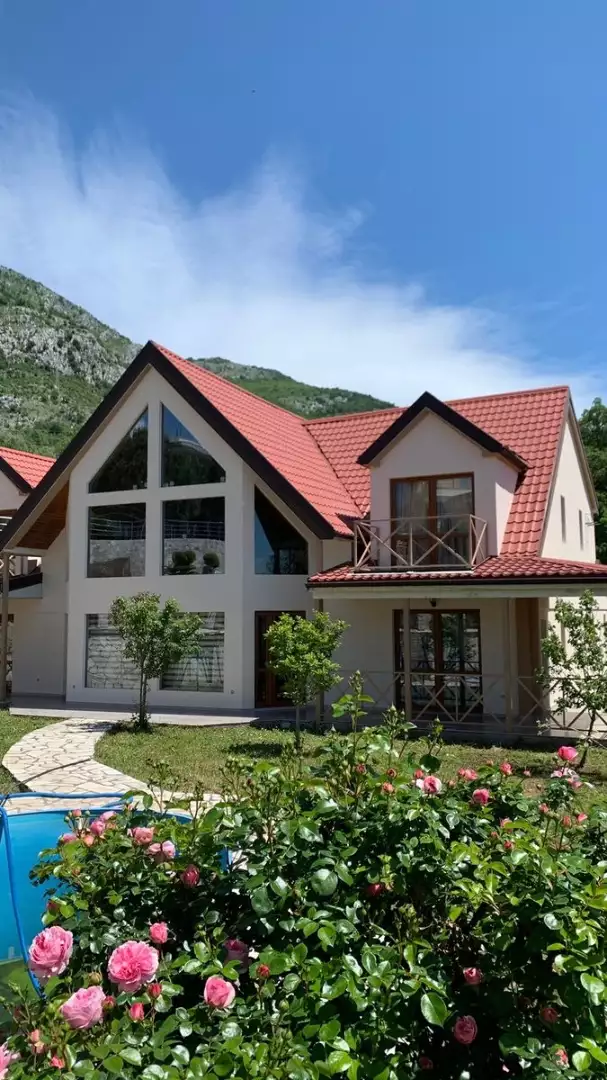 Villa 260m² in Montenegro, Bar. Priced at 350000€ rent photo-2