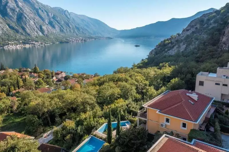 Townhouse 148m² in Montenegro, Kotor. Priced at 410000€ rent photo-1