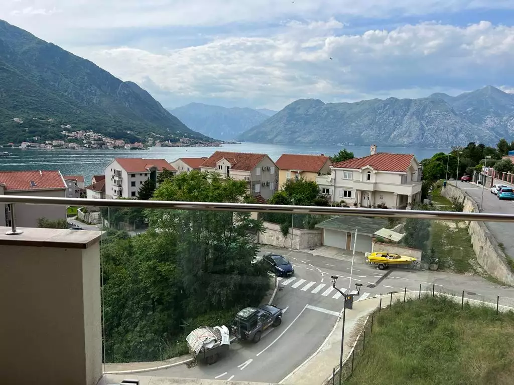 Flat 108m² in Montenegro, Dobrota. Priced at 397000€ rent photo-8