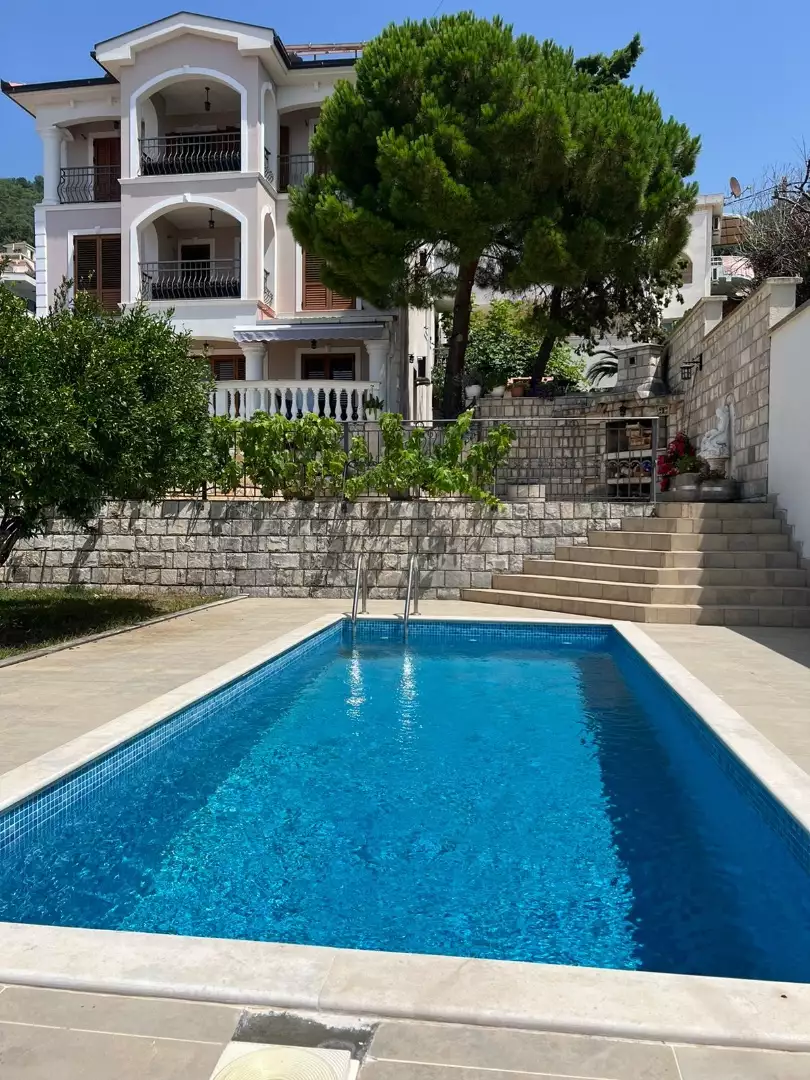 House 366m² in Montenegro, Bar. Priced at 1100000€ rent photo-1