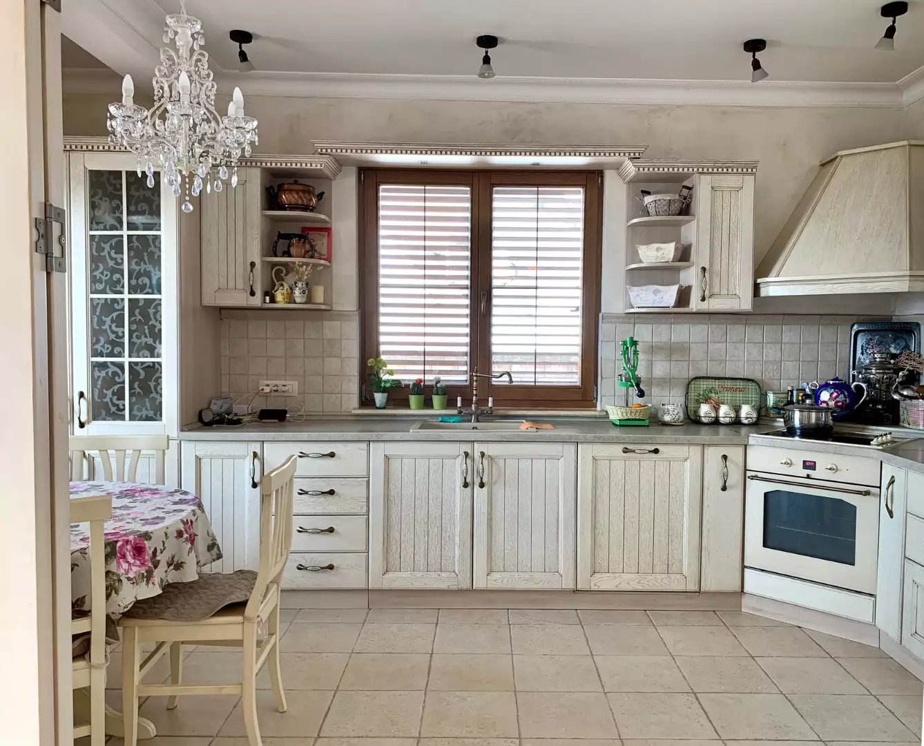 House 366m² in Montenegro, Bar. Priced at 1100000€ rent photo-2