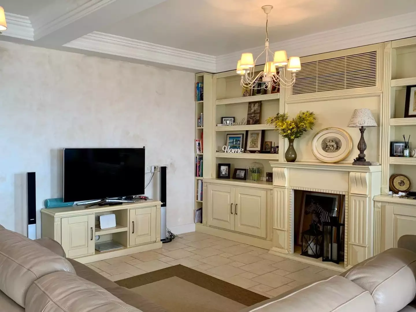 House 366m² in Montenegro, Bar. Priced at 1100000€ rent photo-3