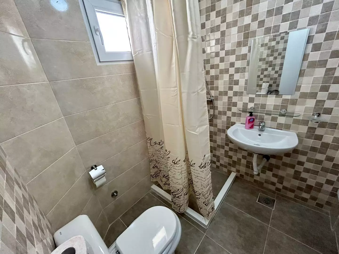 Hotels 160m² in Montenegro, Bar. Priced at 380000€ rent photo-3