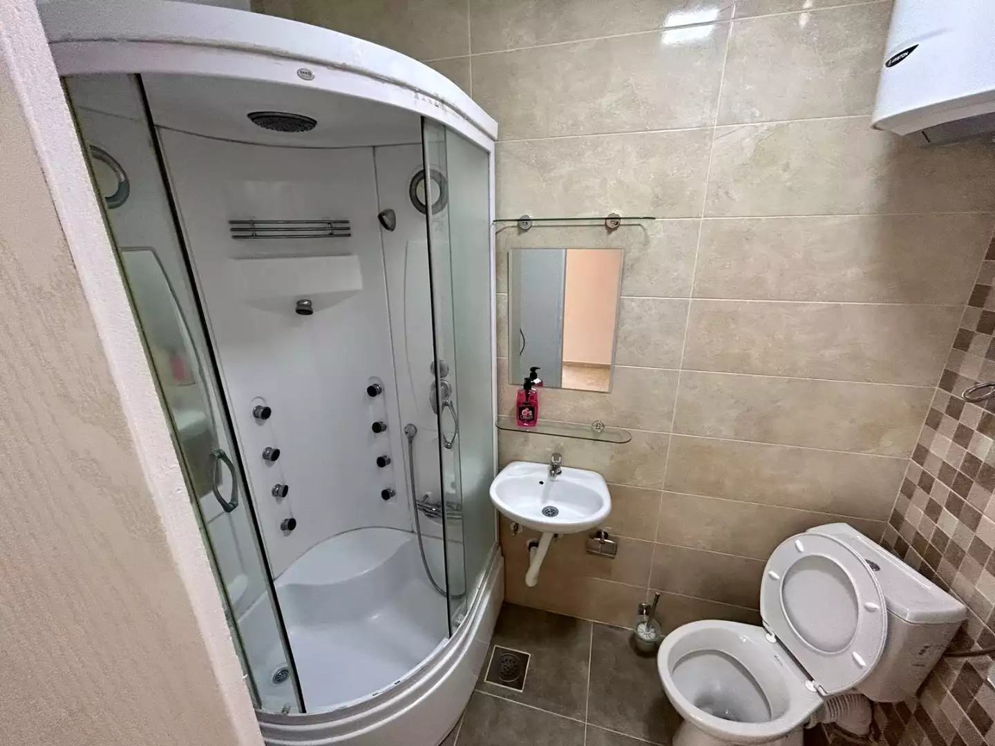 Hotels 160m² in Montenegro, Bar. Priced at 380000€ rent photo-10