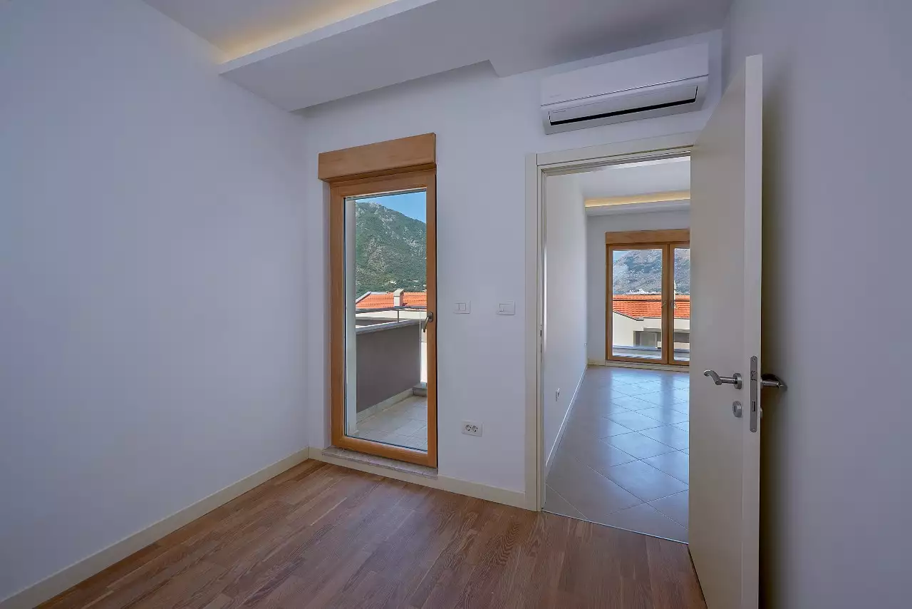 Flat 60m² in Montenegro, Dobrota. Priced at 157000€ rent photo-9