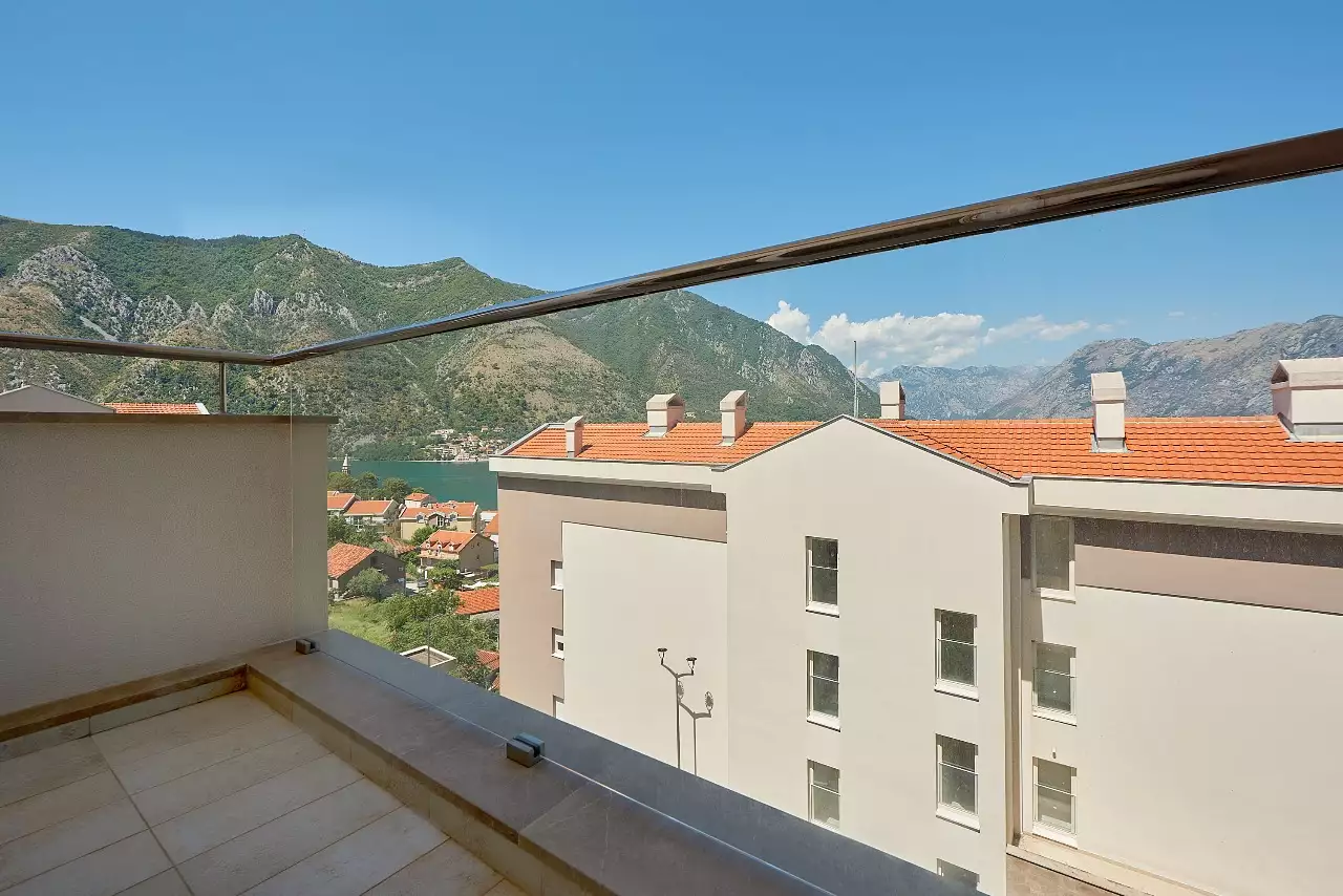 Flat 60m² in Montenegro, Dobrota. Priced at 157000€ rent photo-12