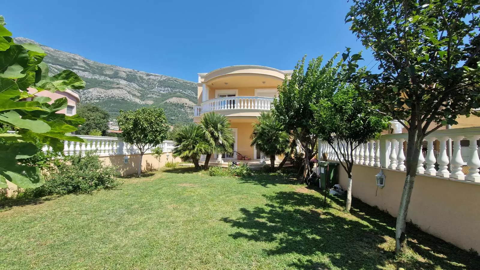 Villa 194m² in Montenegro, Sutomore. Priced at 399000€ rent photo-2