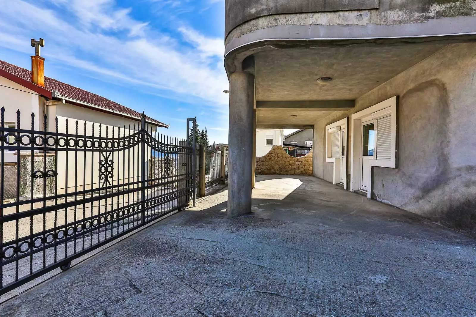 House 420m² in Montenegro, Bar. Priced at 360000€ rent photo-5