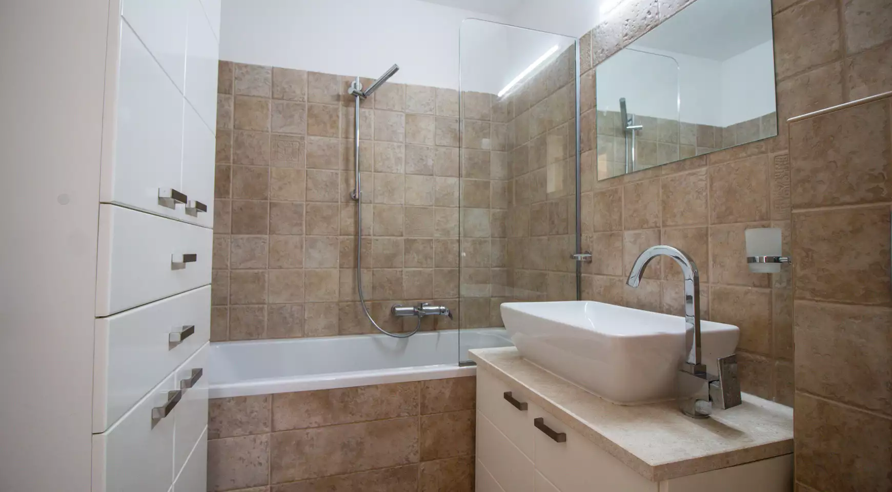 Flat 75m² in Montenegro, Dobrota. Priced at 250000€ rent photo-5