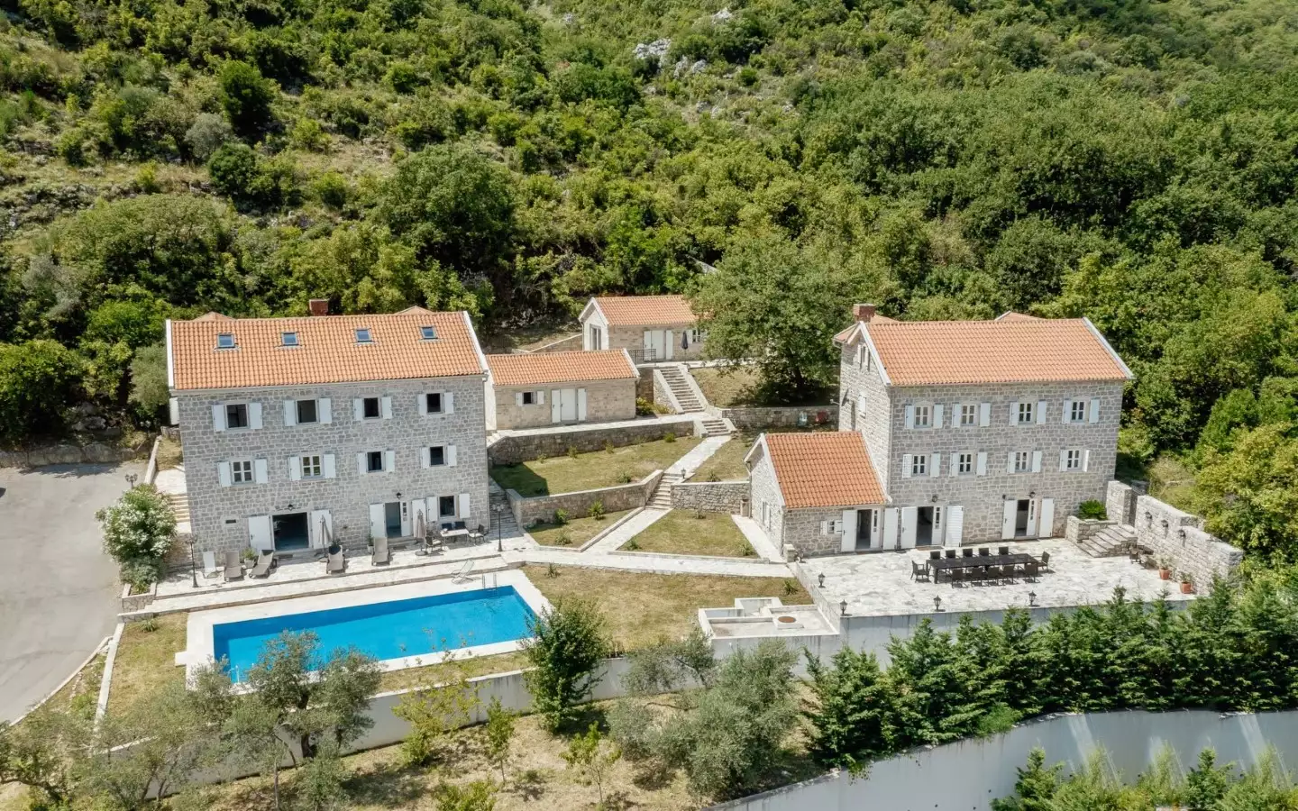 Villa 290m² in Montenegro, Krimovica. Priced at 649000€ rent photo-2