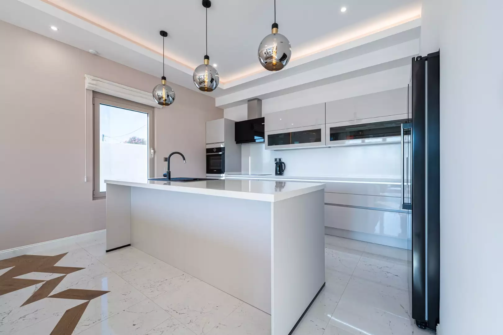Villa 290m² in Montenegro, Krimovica. Priced at 649000€ rent photo-10