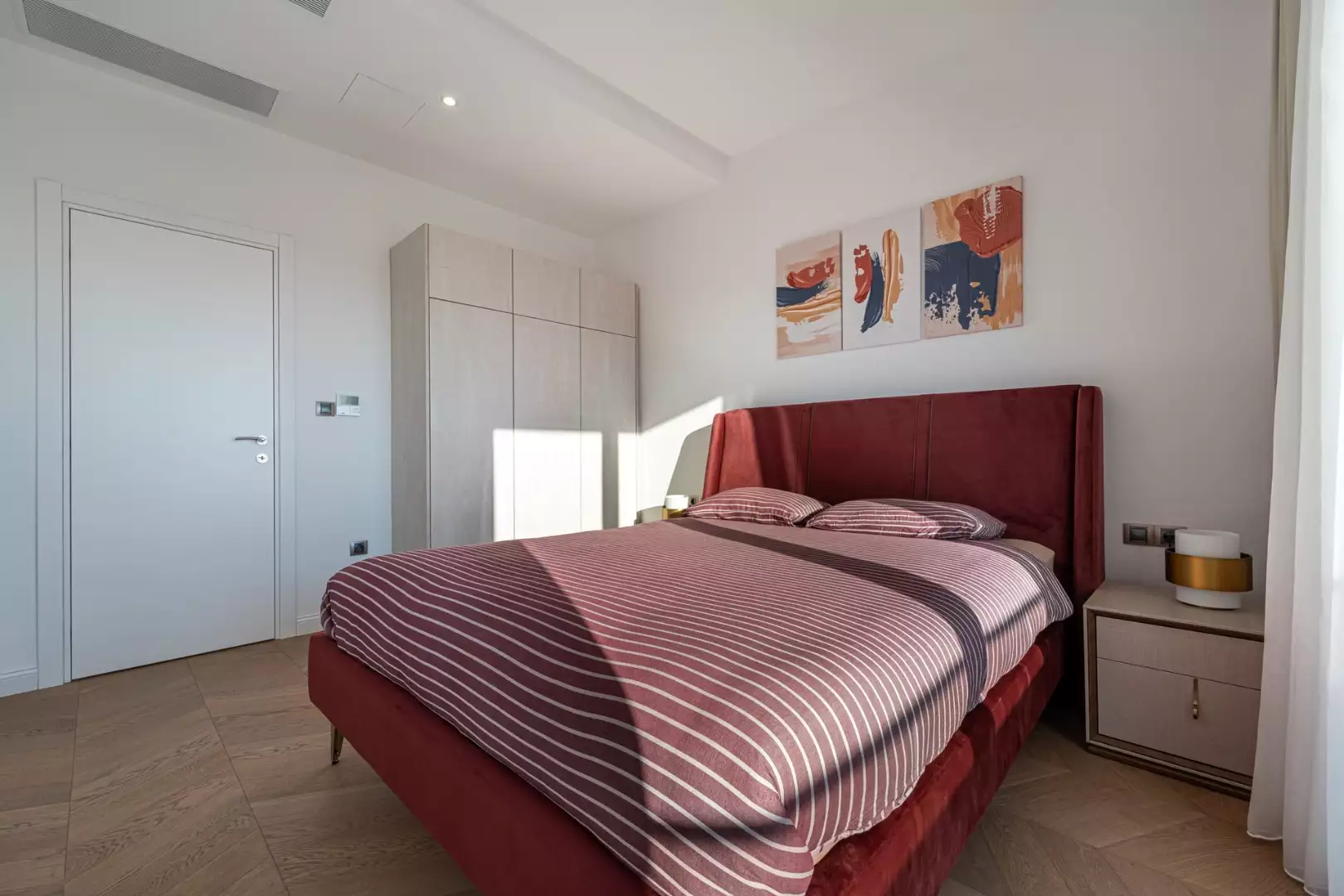 Villa 290m² in Montenegro, Krimovica. Priced at 649000€ rent photo-17