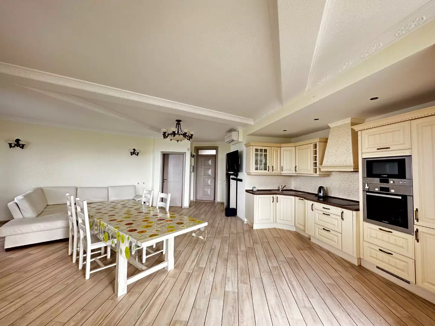 Villa 859m² in Montenegro, Dobra Voda. Priced at 750000€ rent photo-5