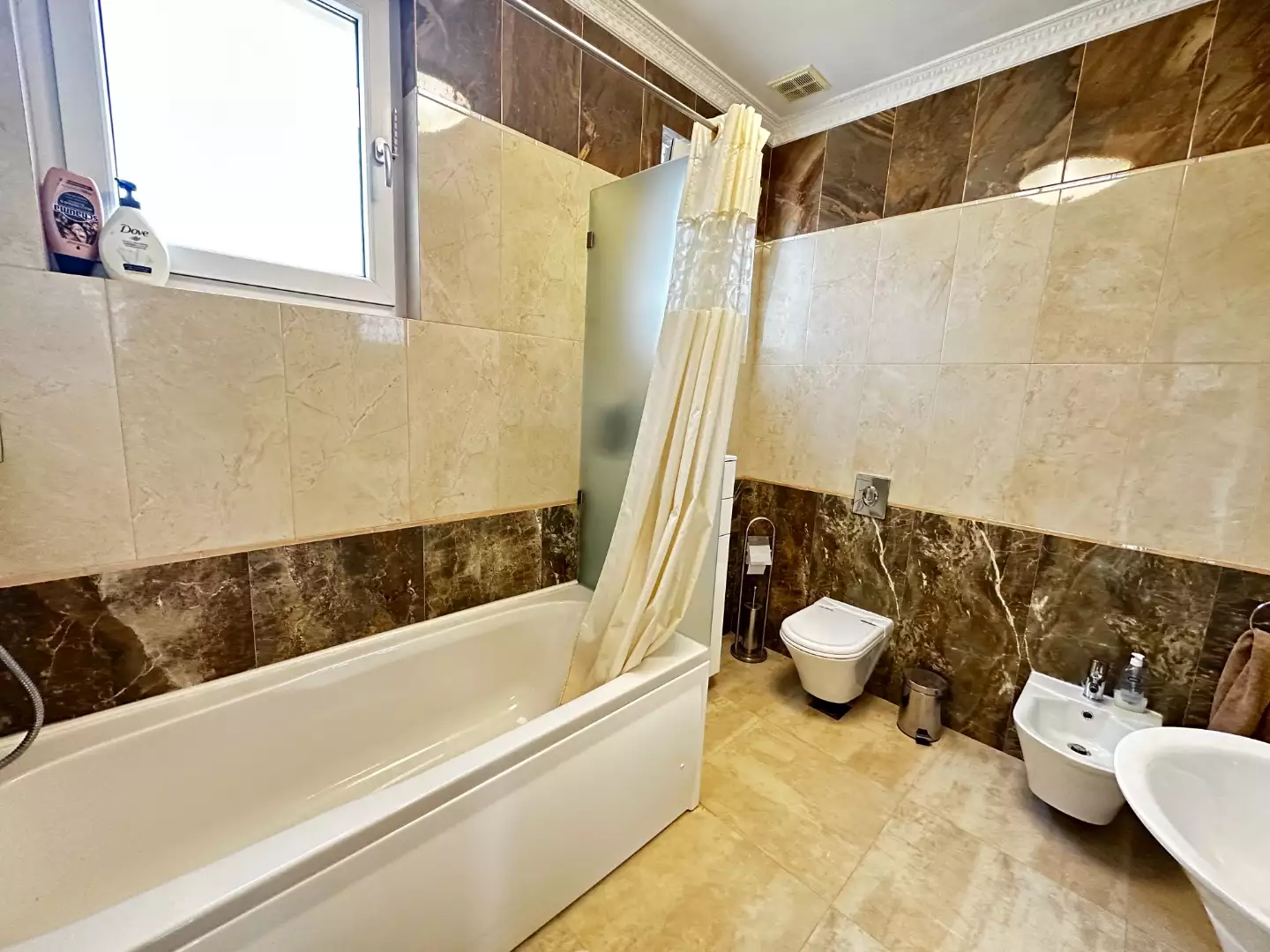 Villa 859m² in Montenegro, Dobra Voda. Priced at 750000€ rent photo-6