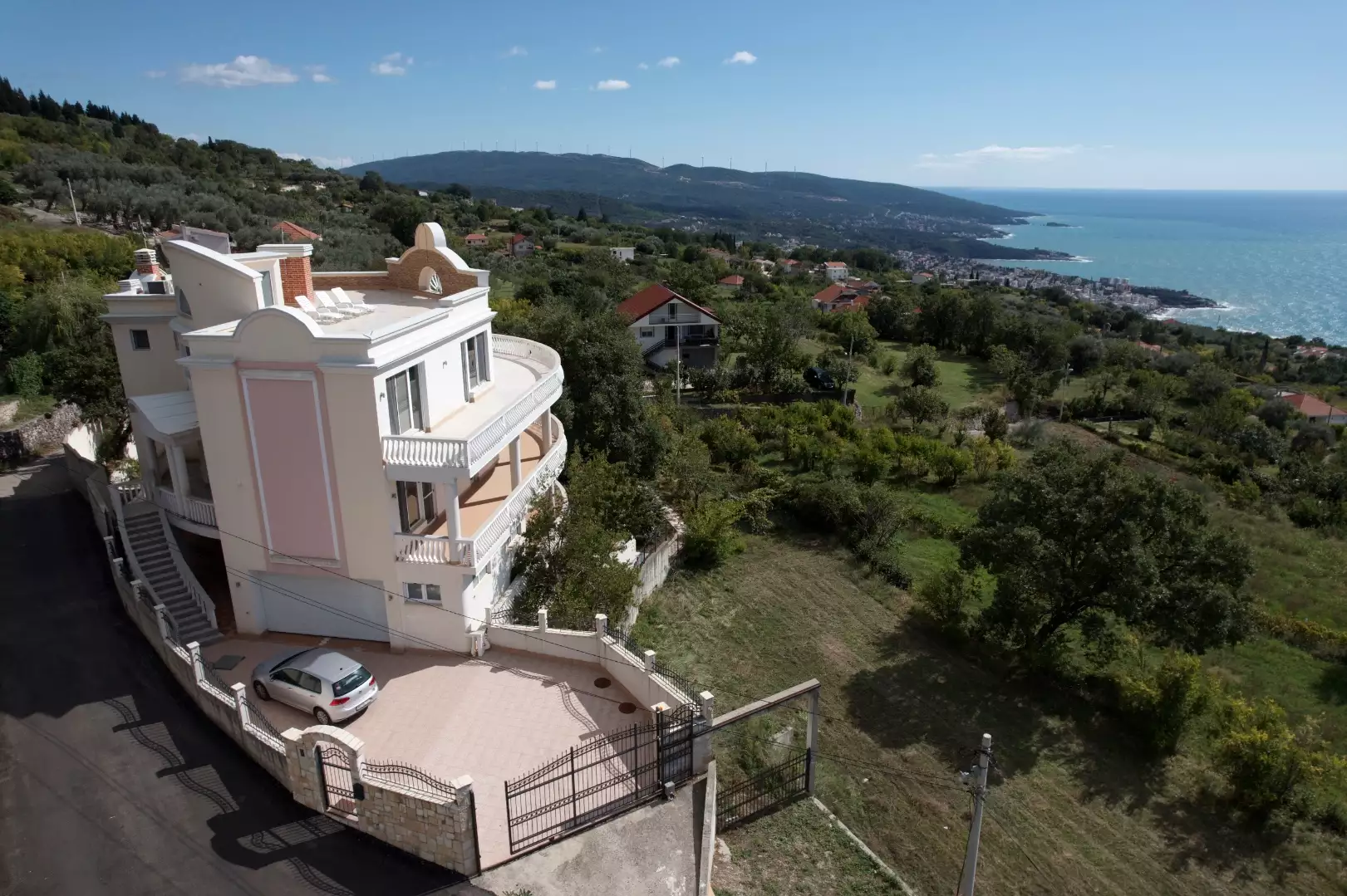 Villa 859m² in Montenegro, Dobra Voda. Priced at 750000€ rent photo-18