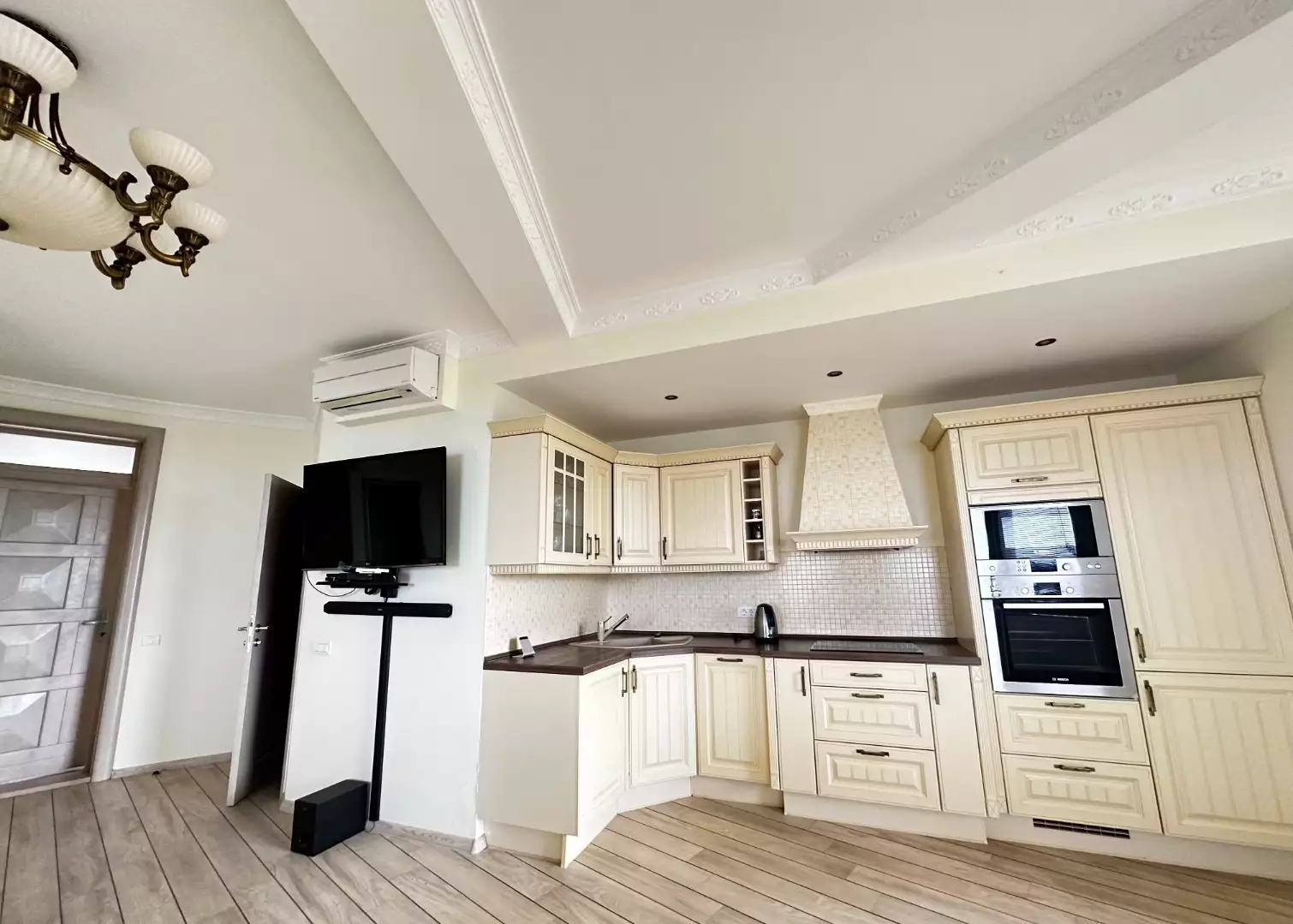 Villa 859m² in Montenegro, Dobra Voda. Priced at 750000€ rent photo-25