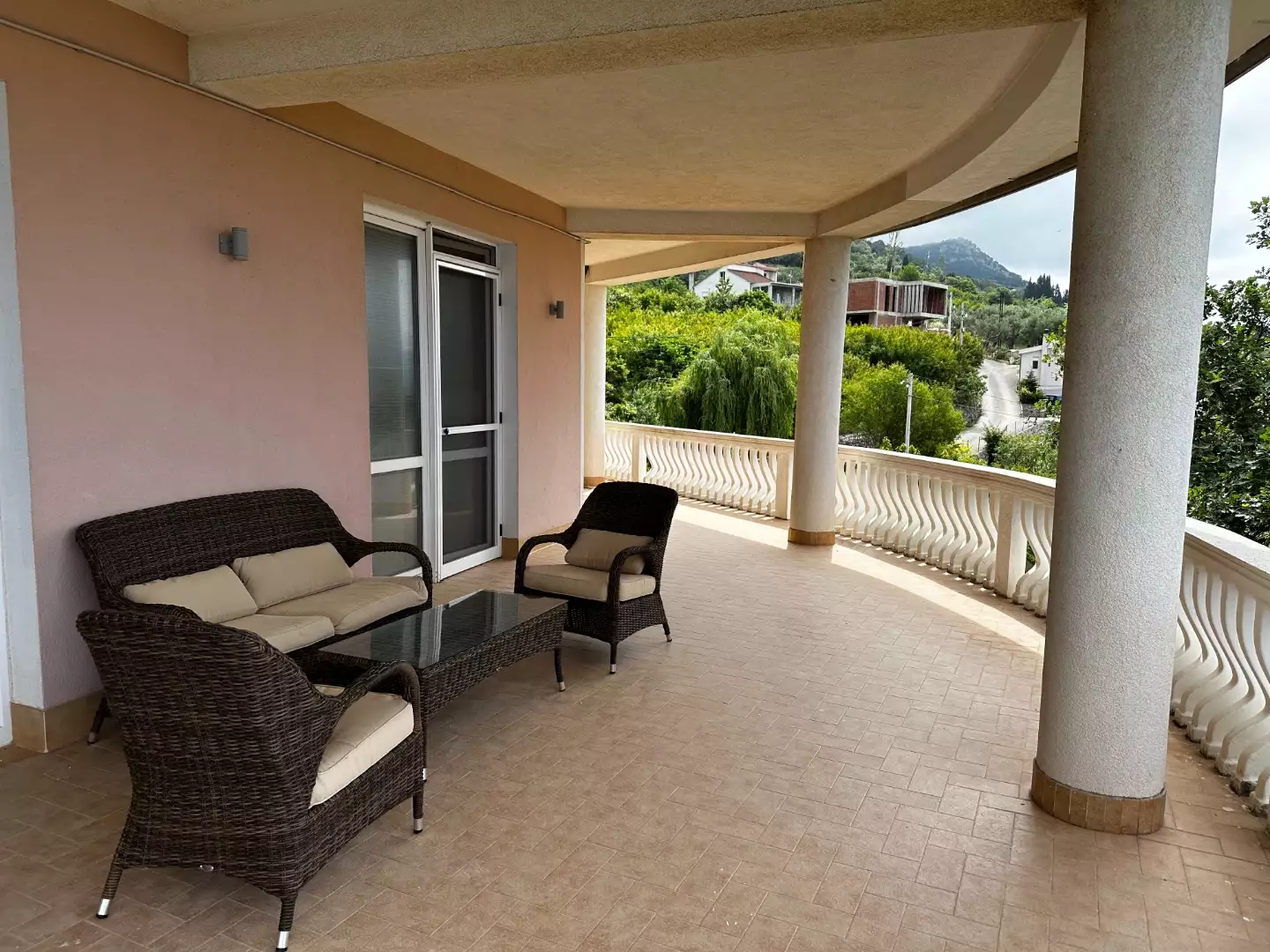 Villa 859m² in Montenegro, Dobra Voda. Priced at 750000€ rent photo-32