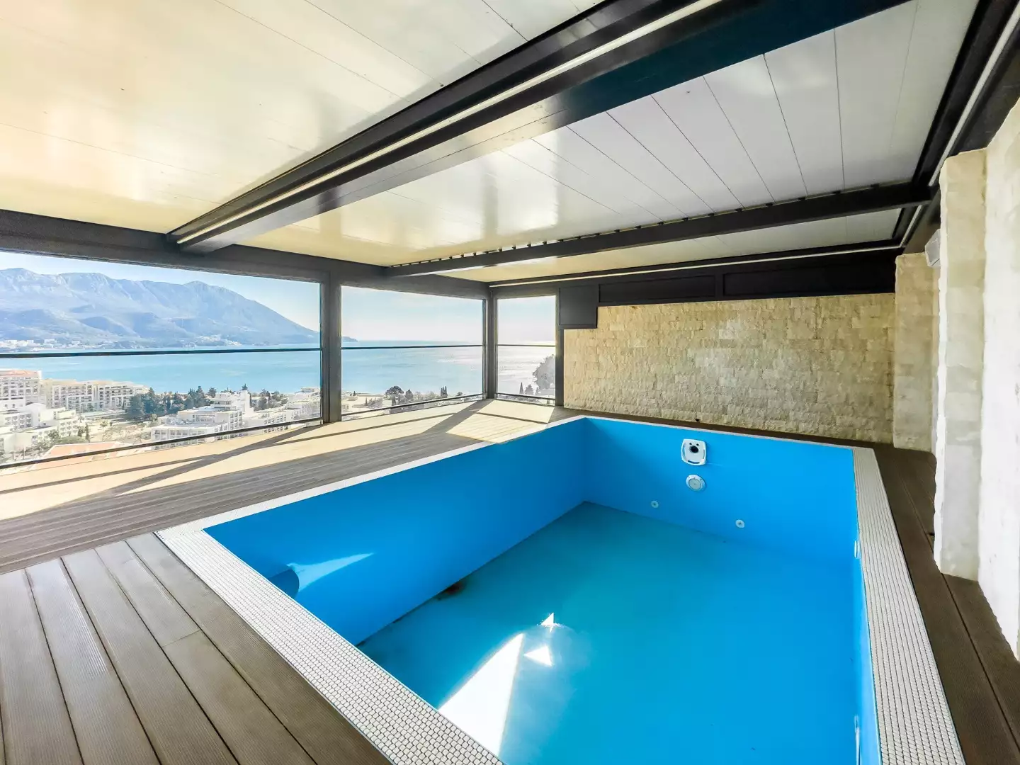 Flat 300m² in Montenegro, Becici. Priced at 830000€ rent photo-1