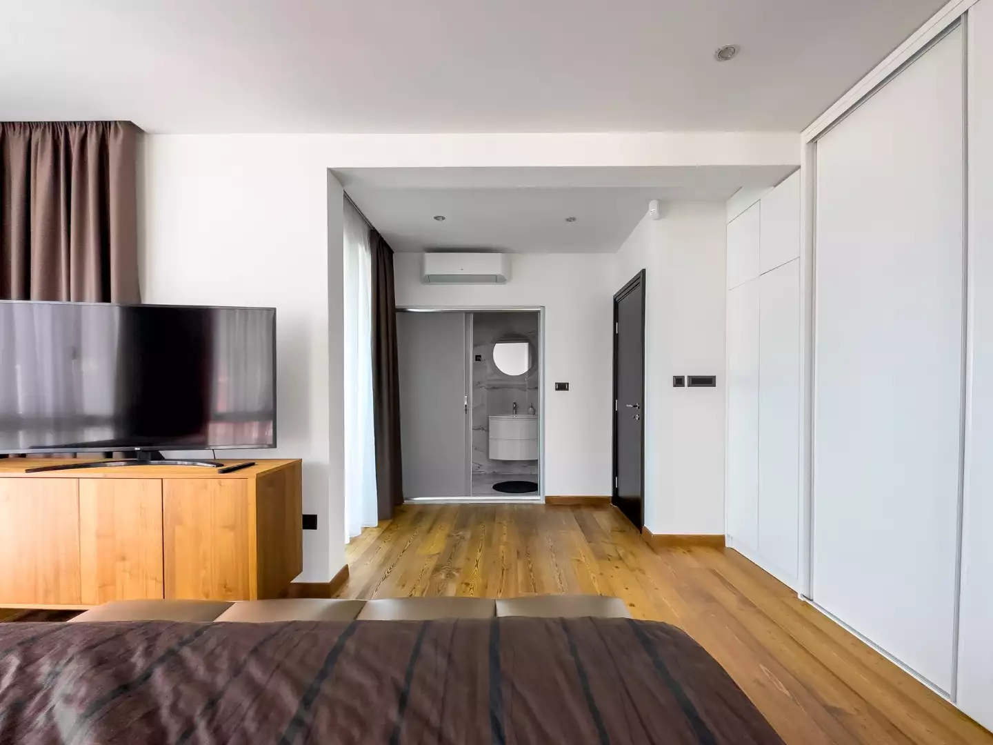 Flat 300m² in Montenegro, Becici. Priced at 830000€ rent photo-11