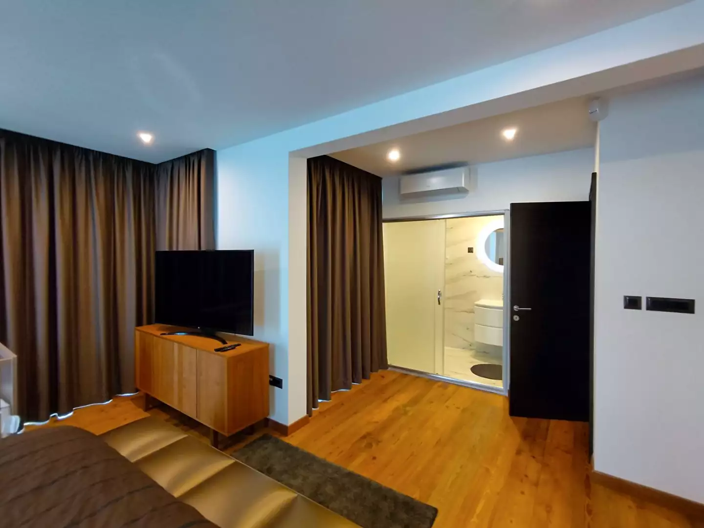 Flat 300m² in Montenegro, Becici. Priced at 830000€ rent photo-53