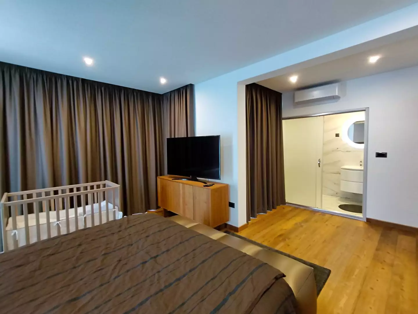 Flat 300m² in Montenegro, Becici. Priced at 830000€ rent photo-55