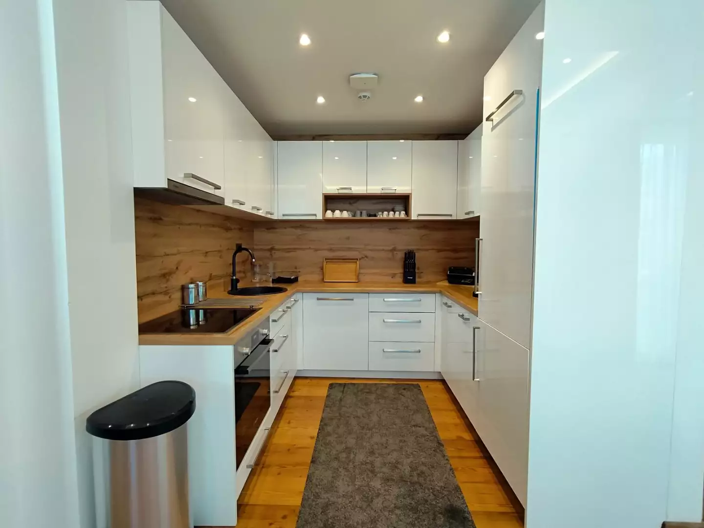 Flat 300m² in Montenegro, Becici. Priced at 830000€ rent photo-95
